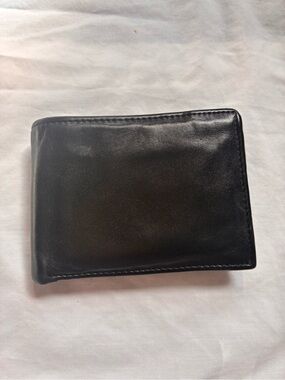 Buffalo David Bitton Men’s Black Genuine Leather Bi-Fold Wallet with ID window